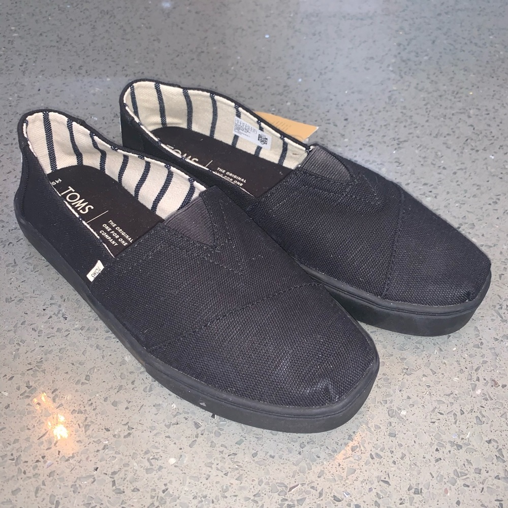 *NEW* TOMS MEN'S BLACK SHOES SIZE 9